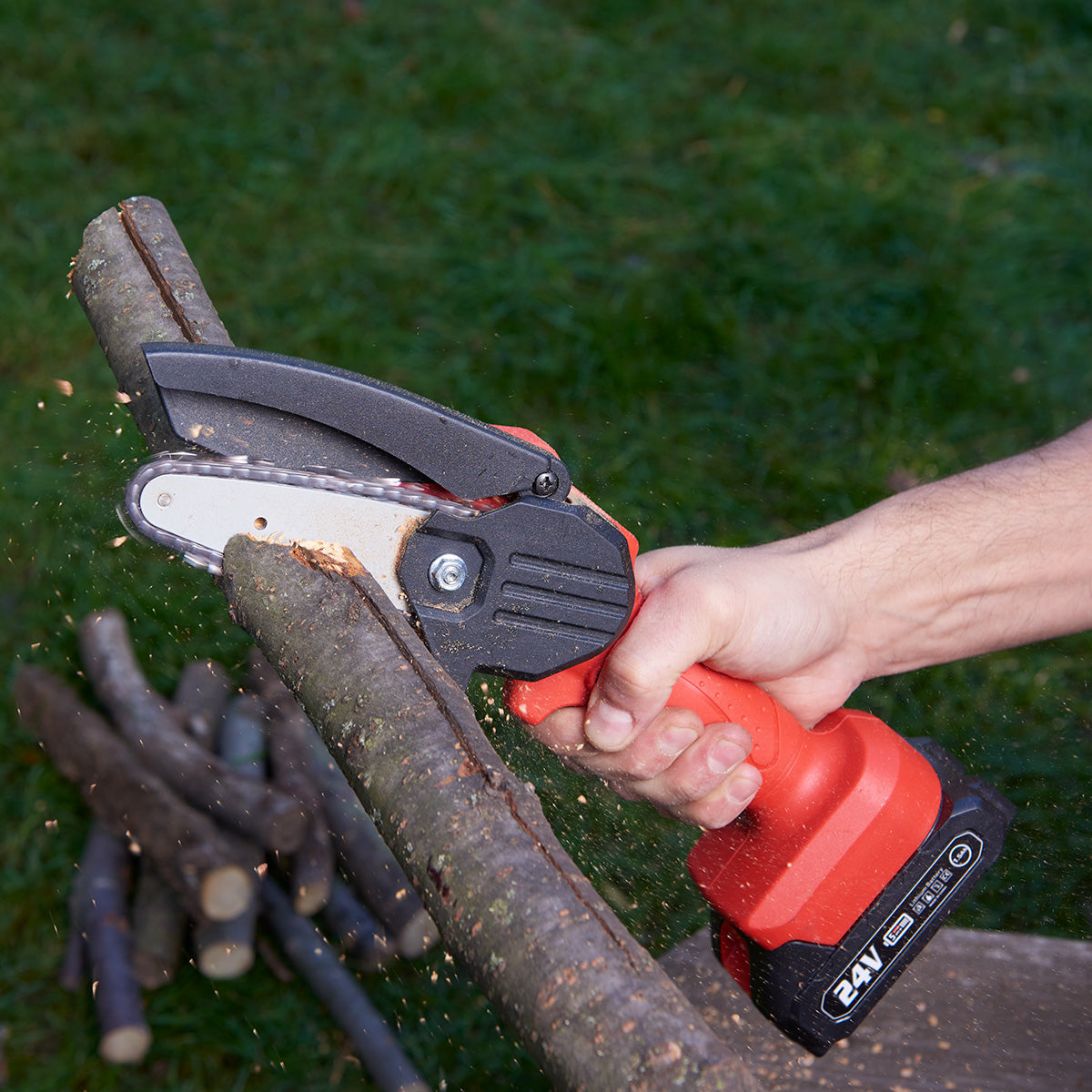 Mini Chainsaw Cordless Electric 550W Lightweight for Branches and Yard Work