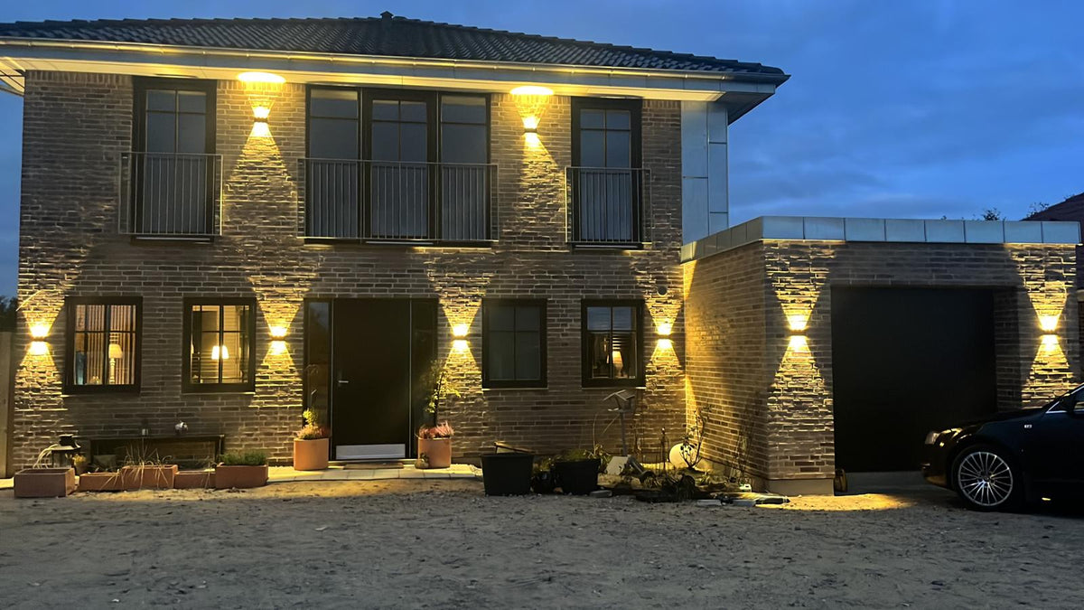 Wall Light Up Down LED Outdoor Lamp in Sandblasted Black Aluminium 3000K Warm