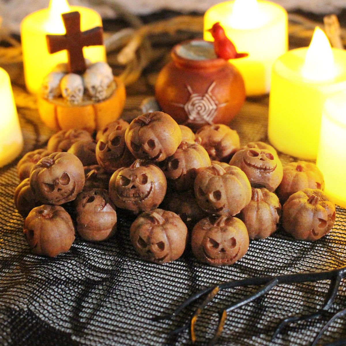 Halloween Party Decorations Mini Resin Pumpkins with Carved Smiling Faces for DIY Displays