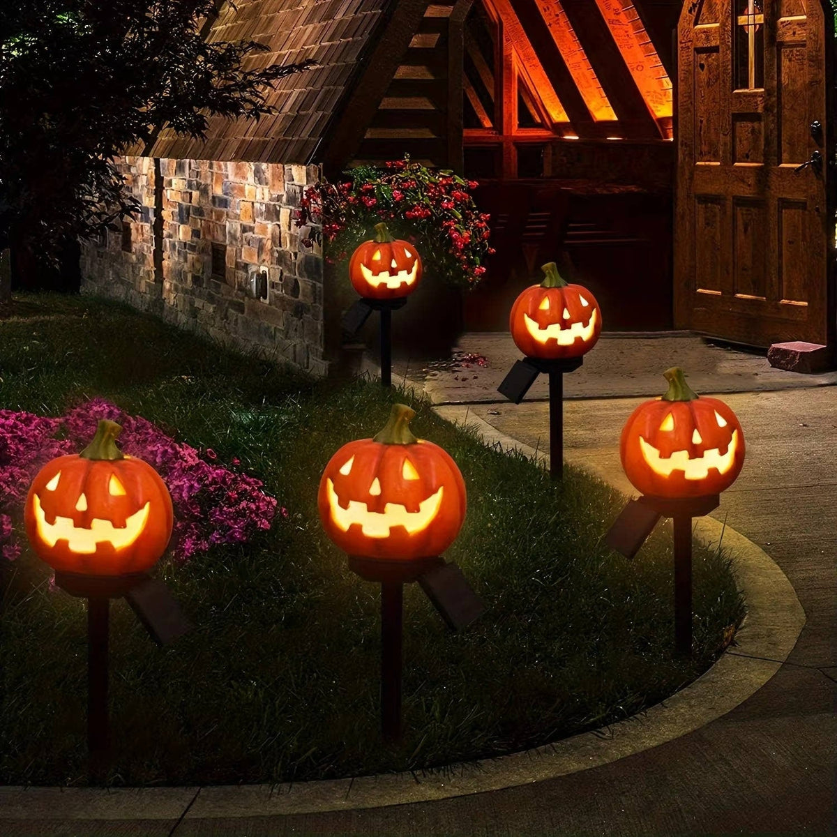 Halloween Jack O Lantern Solar Pathway Lights Weatherproof Yard Stakes with Auto On Sensor