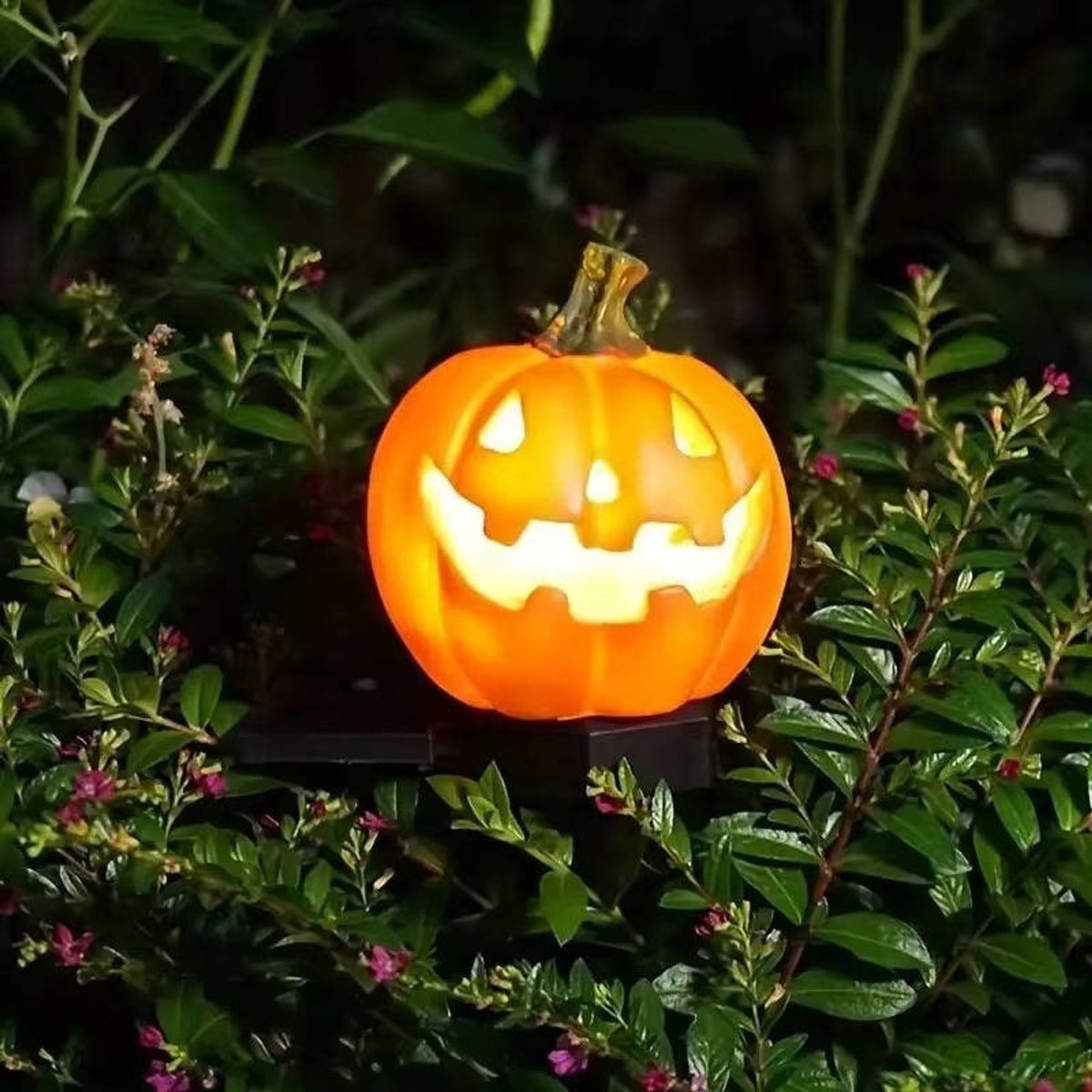 Halloween Jack O Lantern Solar Pathway Lights Weatherproof Yard Stakes with Auto On Sensor